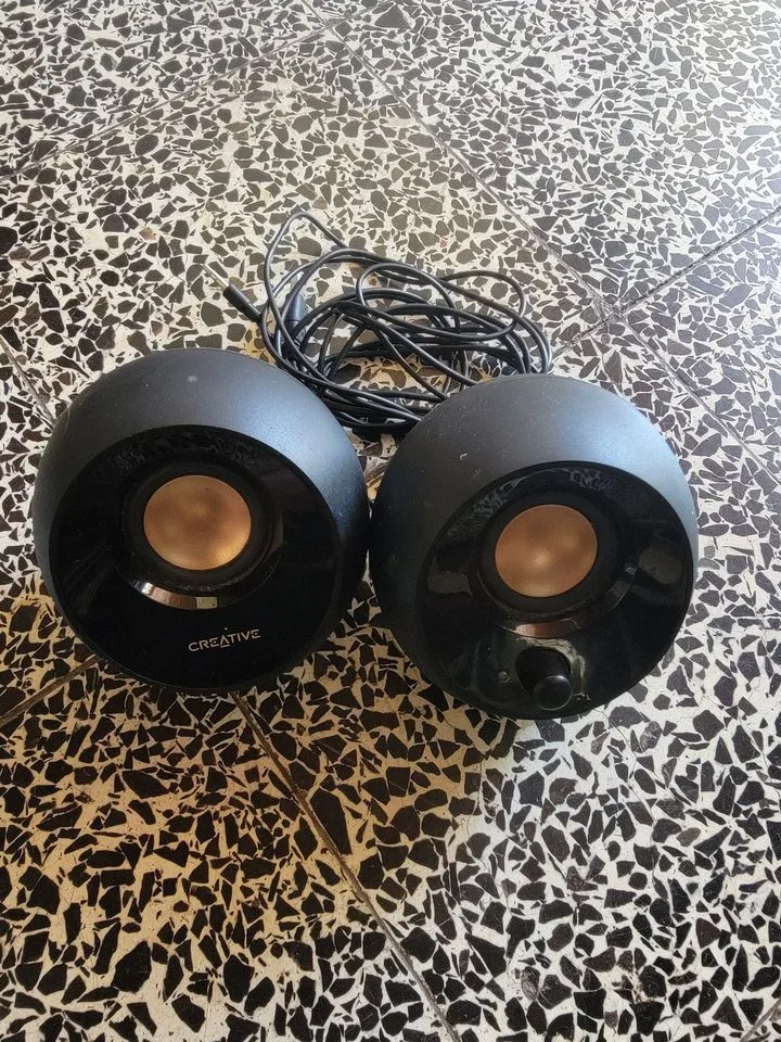 Creative Pebble 2.0 USB-Powered Desktop Speakers - Image 2