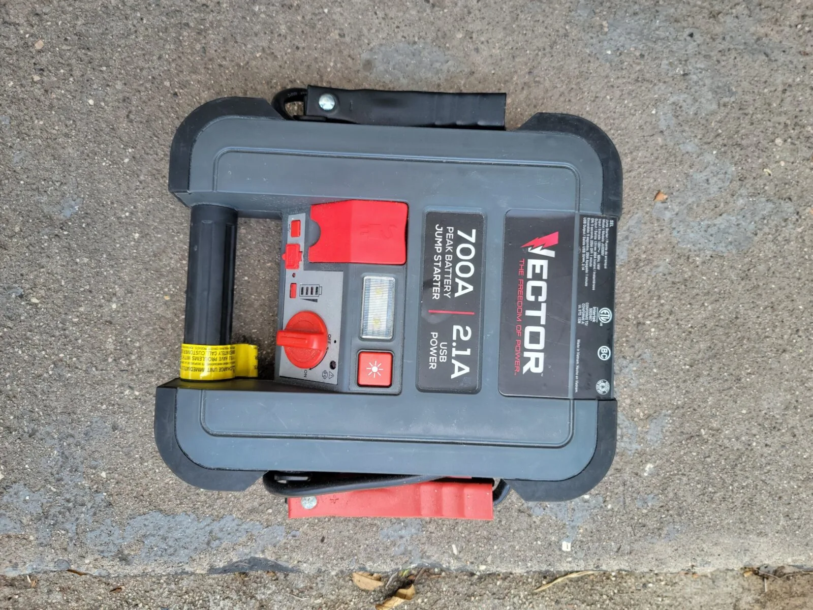 Vector 700 Peak Amp Portable Car Jump Starter - Image 2